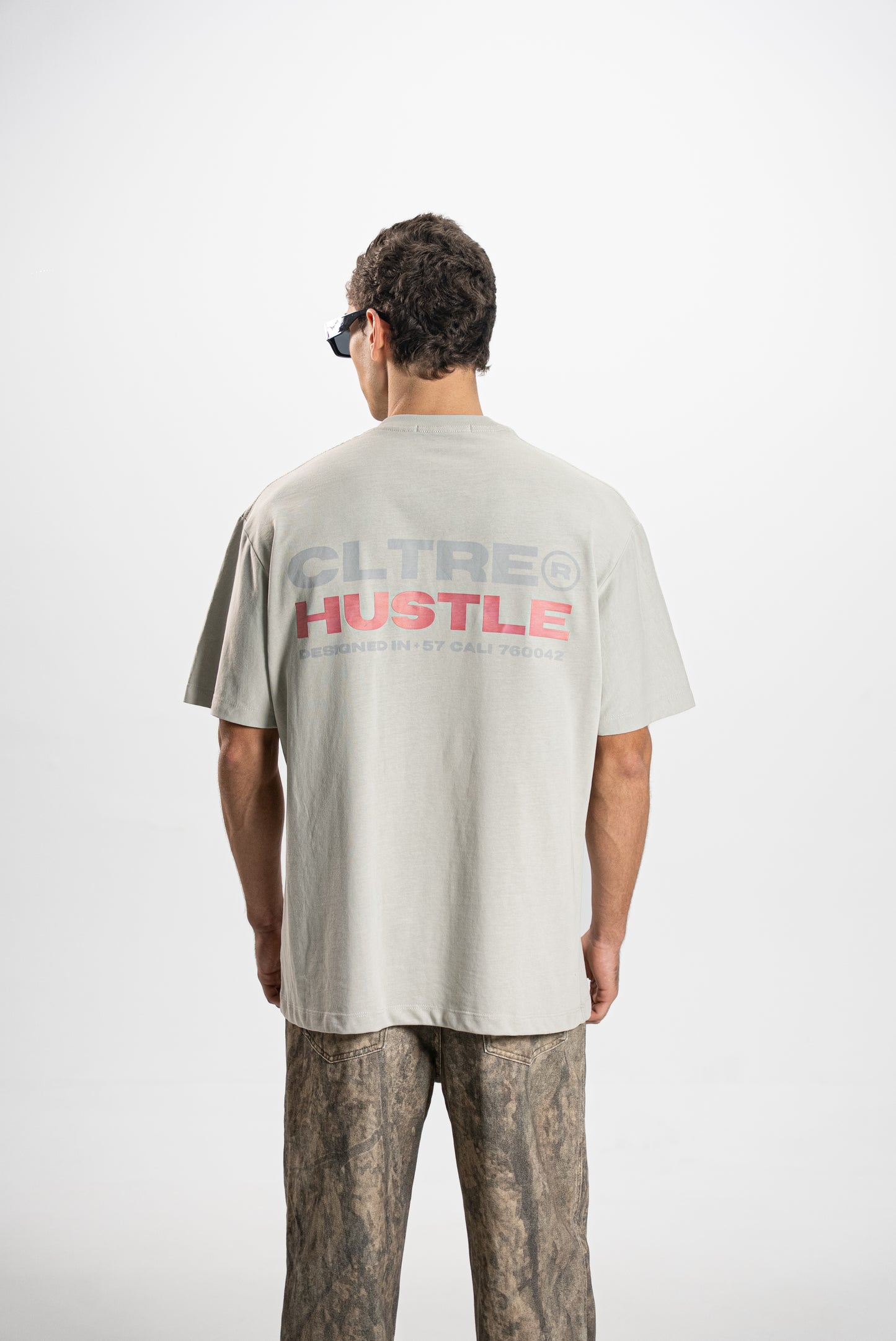 CAMISETA HUSTLE GRIS
