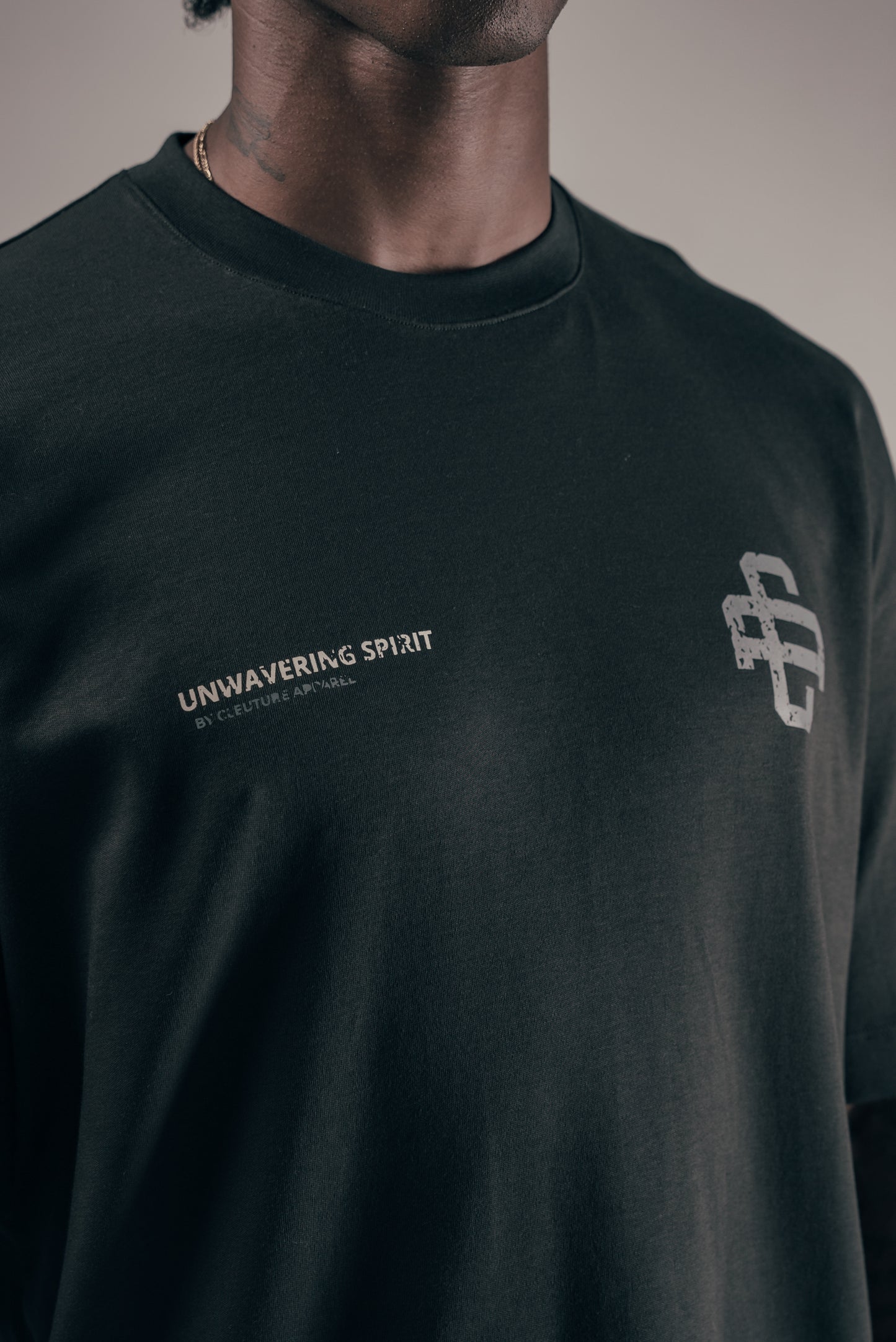 CAMISETA UNWAVERING BLACK