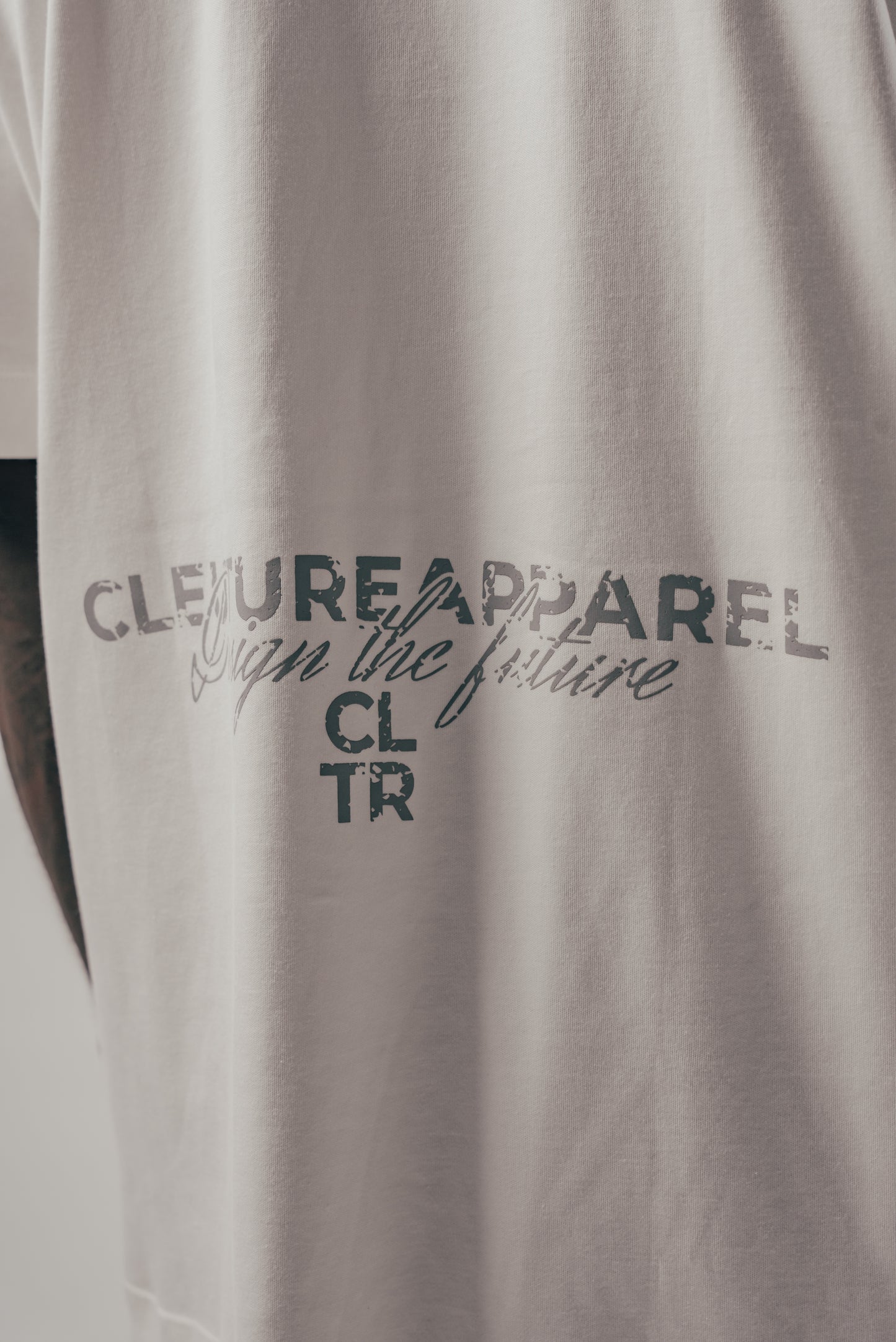 CAMISETA UNWAVERING WHITE